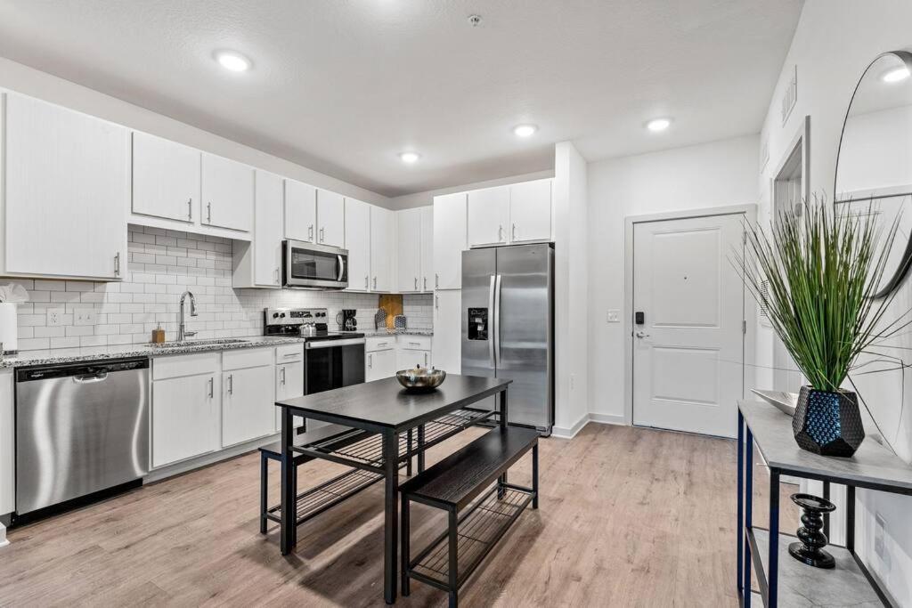 Complete Apartment ,10 Min To Parks Pets Allowed, Resort-Style Amenities Orlando Eksteriør billede